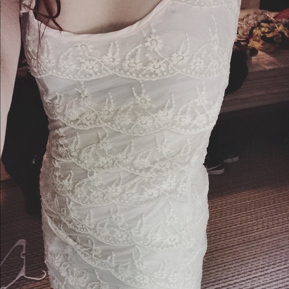 Ivory, lace dress - Picture 2 of 4